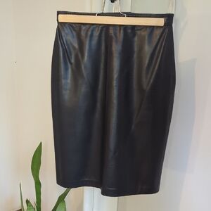 Marquis / Sleek Black Leather Pencil Skirt / Medium